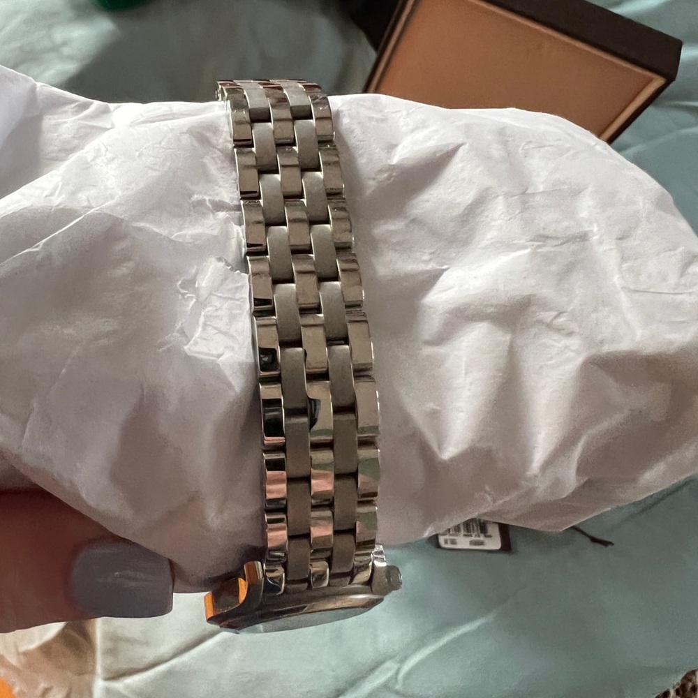 ⭐️ YEAR END SALE ⭐️ GUCCI DIAMOND WATCH - Picture 7 of 14